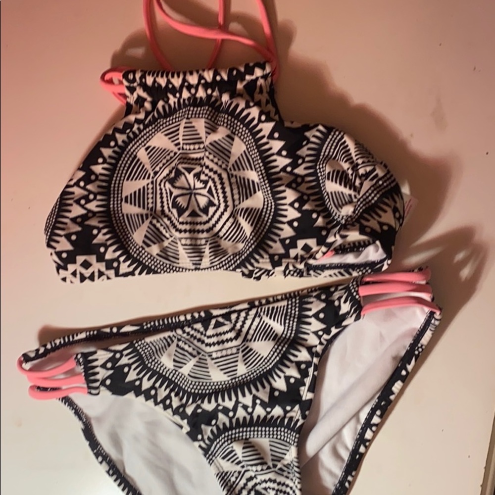 black and white patterned bikini